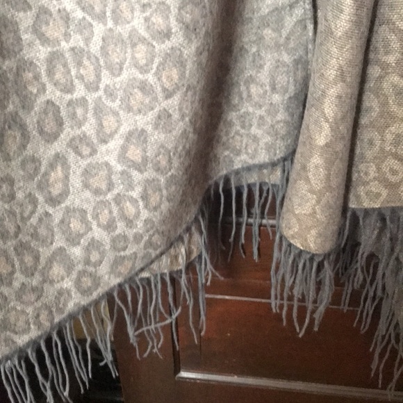 Woolrich animal print wrap - Picture 3 of 5